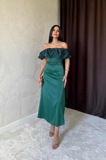 Zümrüt Omuz Büzgülü Saten Elbise resmi